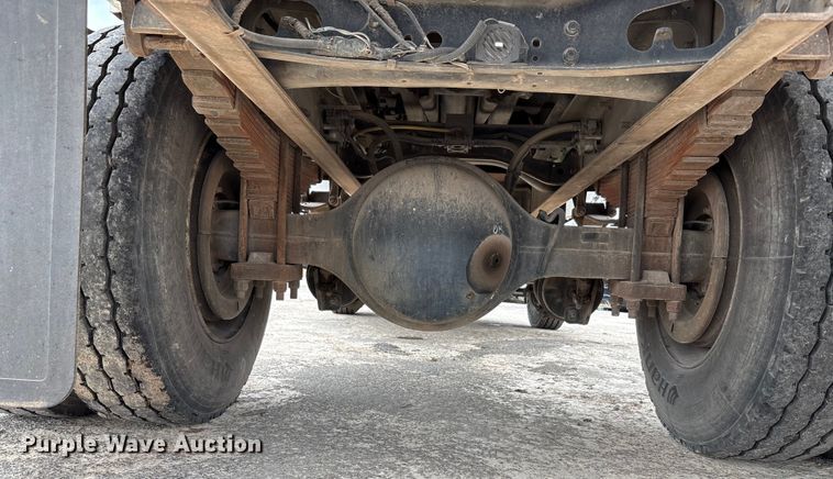 image for item ED5835 2004 Ford F750 dump truck