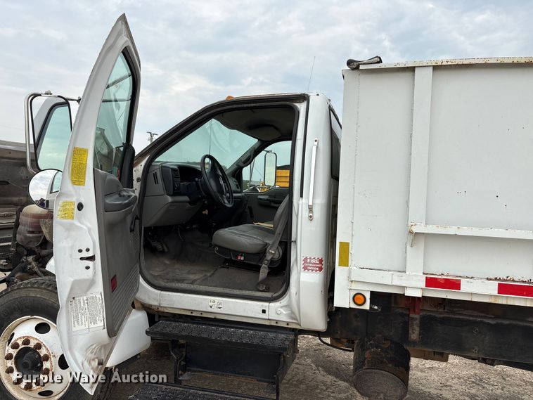 image for item ED5835 2004 Ford F750 dump truck