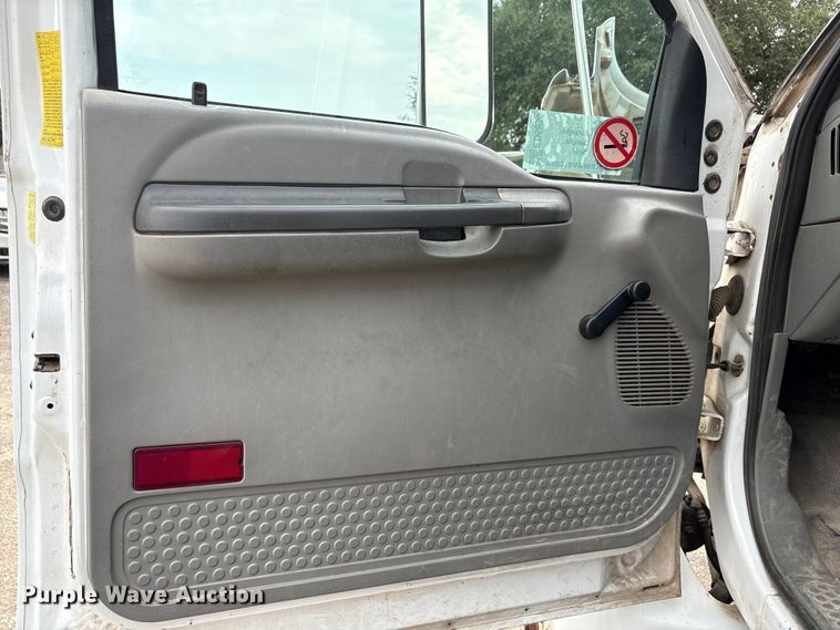 image for item ED5835 2004 Ford F750 dump truck