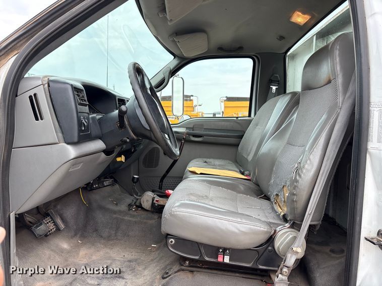 image for item ED5835 2004 Ford F750 dump truck