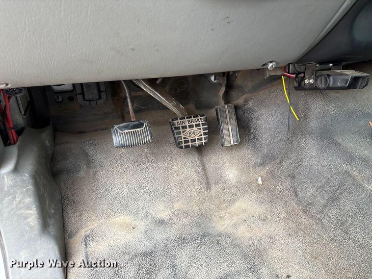 image for item ED5835 2004 Ford F750 dump truck