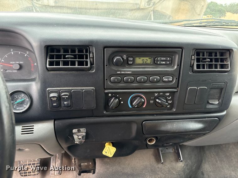 image for item ED5835 2004 Ford F750 dump truck