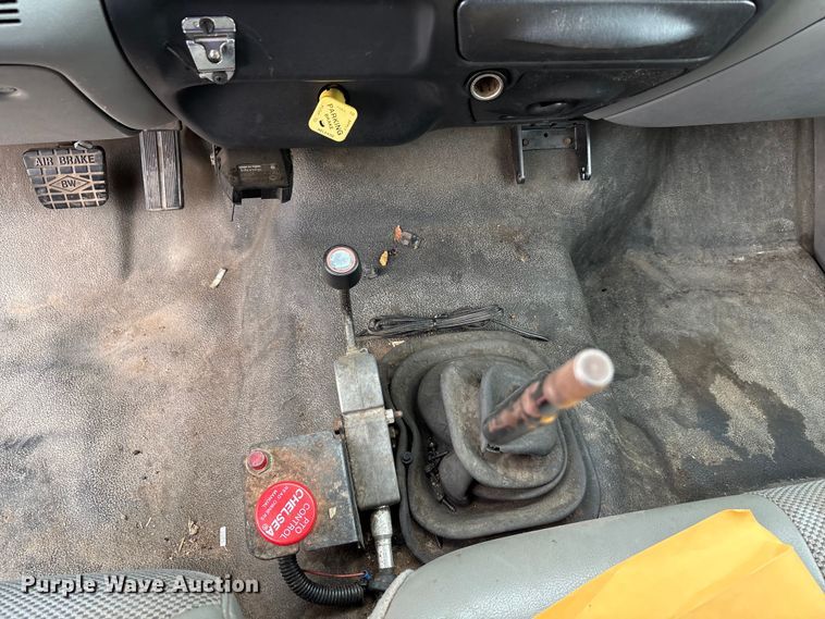 image for item ED5835 2004 Ford F750 dump truck