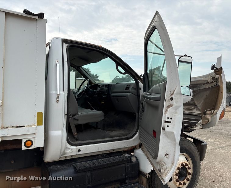 image for item ED5835 2004 Ford F750 dump truck