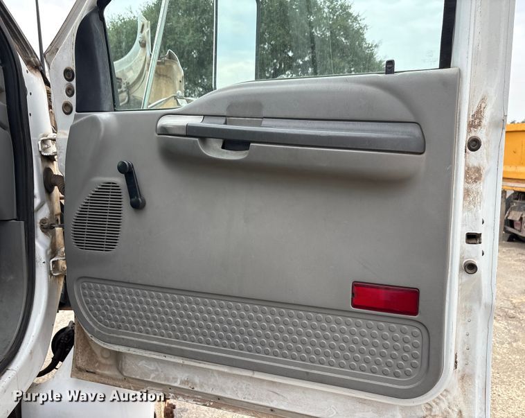 image for item ED5835 2004 Ford F750 dump truck