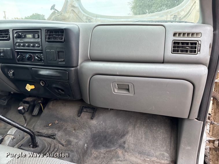 image for item ED5835 2004 Ford F750 dump truck