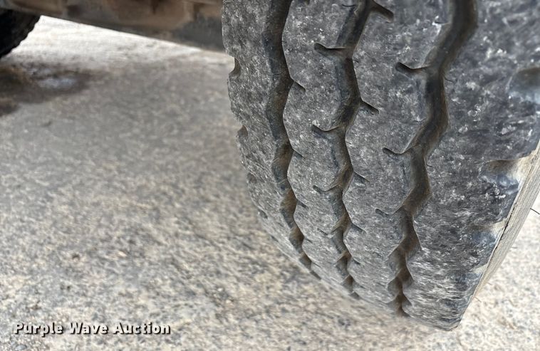 image for item ED5835 2004 Ford F750 dump truck