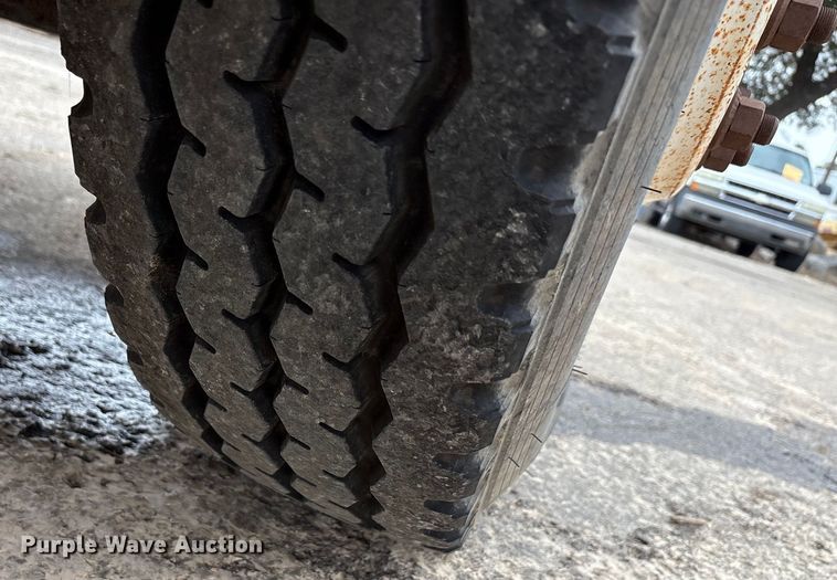 image for item ED5835 2004 Ford F750 dump truck