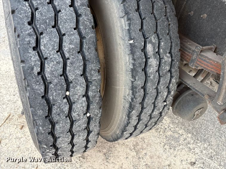 image for item ED5835 2004 Ford F750 dump truck