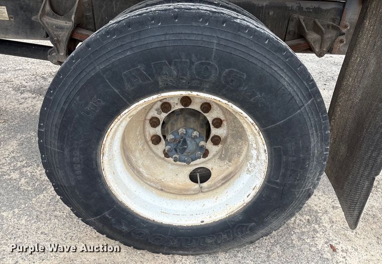 image for item ED5835 2004 Ford F750 dump truck