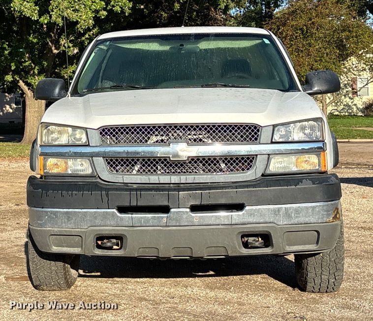 image for item EE4064 2004 Chevrolet Silverado 2500HD pickup truck
