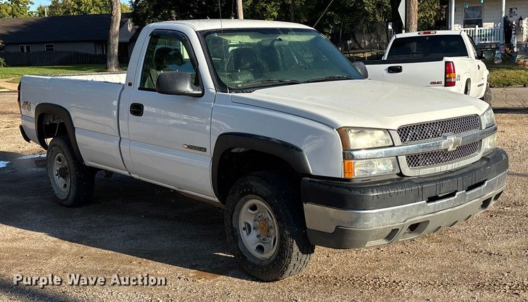 image for item EE4064 2004 Chevrolet Silverado 2500HD pickup truck