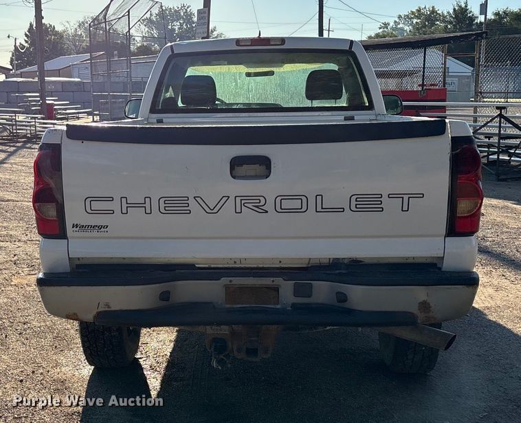 image for item EE4064 2004 Chevrolet Silverado 2500HD pickup truck