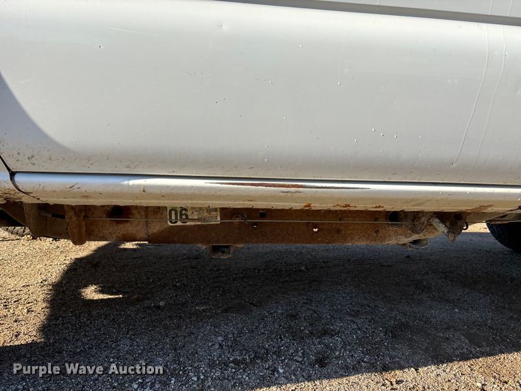 image for item EE4064 2004 Chevrolet Silverado 2500HD pickup truck