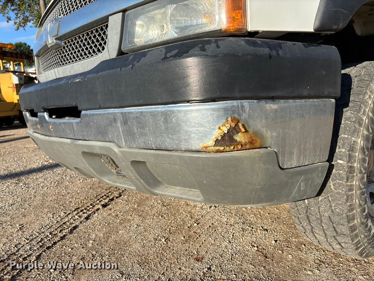 image for item EE4064 2004 Chevrolet Silverado 2500HD pickup truck
