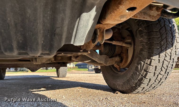 image for item EE4064 2004 Chevrolet Silverado 2500HD pickup truck