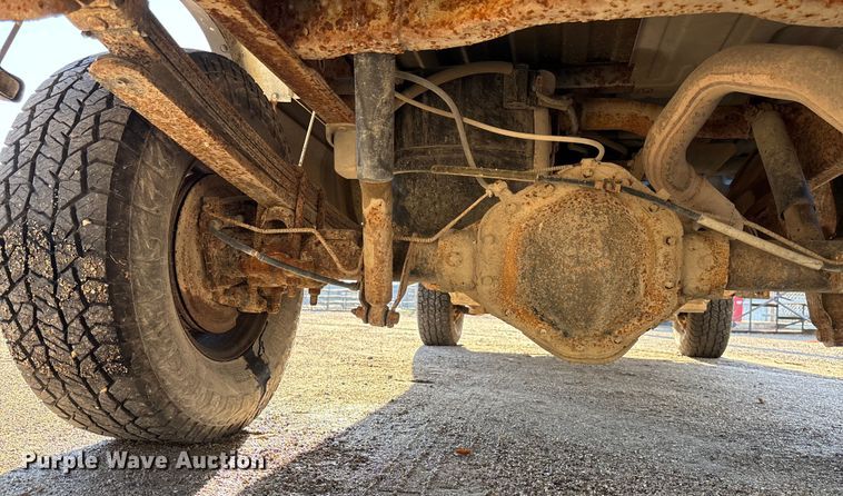 image for item EE4064 2004 Chevrolet Silverado 2500HD pickup truck