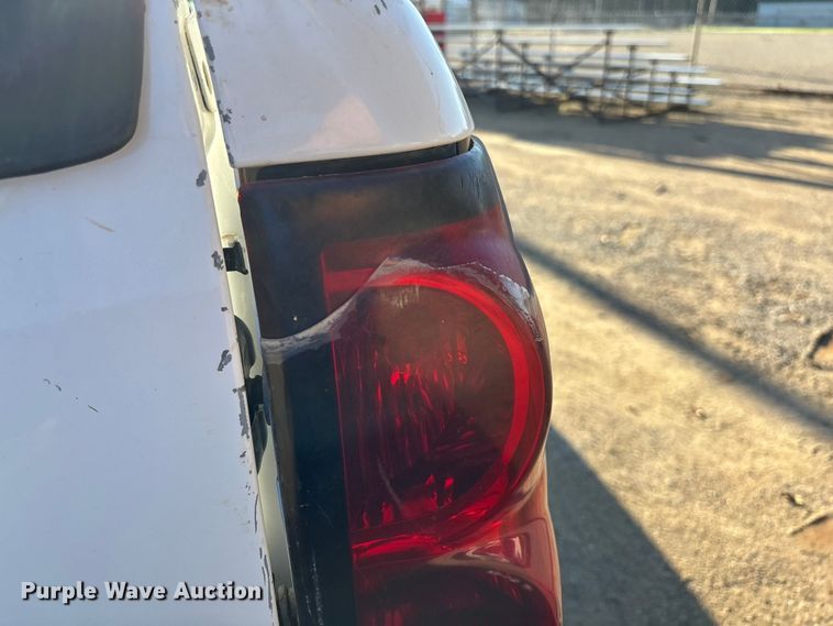 image for item EE4064 2004 Chevrolet Silverado 2500HD pickup truck