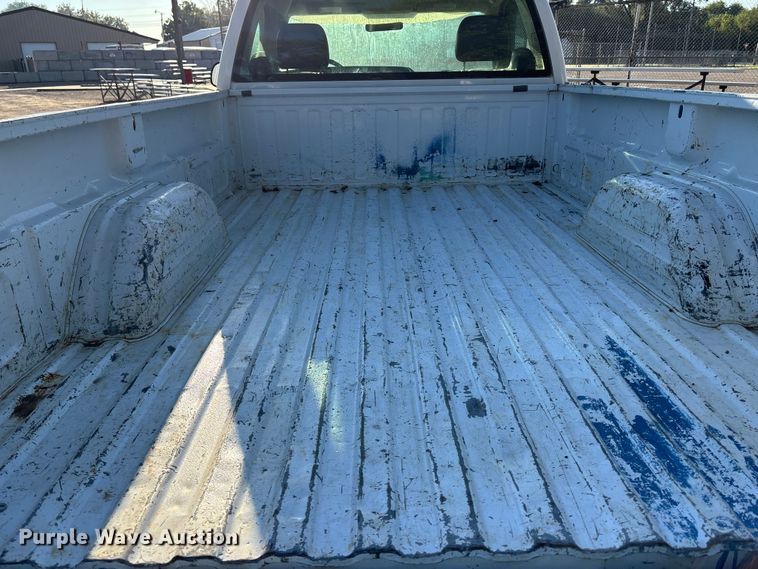 image for item EE4064 2004 Chevrolet Silverado 2500HD pickup truck