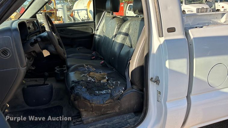 image for item EE4064 2004 Chevrolet Silverado 2500HD pickup truck