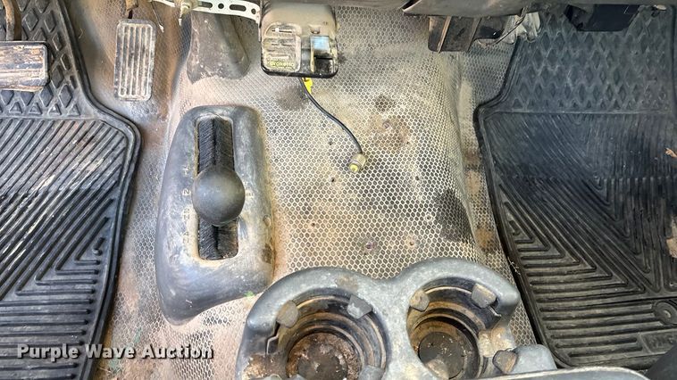 image for item EE4064 2004 Chevrolet Silverado 2500HD pickup truck