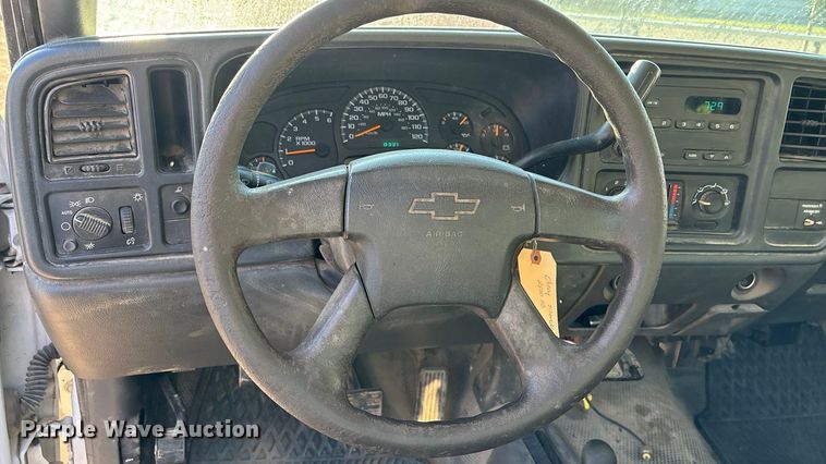 image for item EE4064 2004 Chevrolet Silverado 2500HD pickup truck