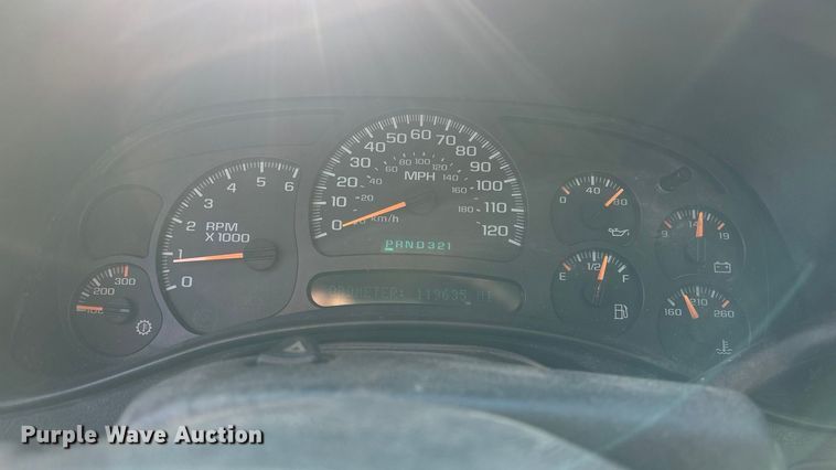 image for item EE4064 2004 Chevrolet Silverado 2500HD pickup truck