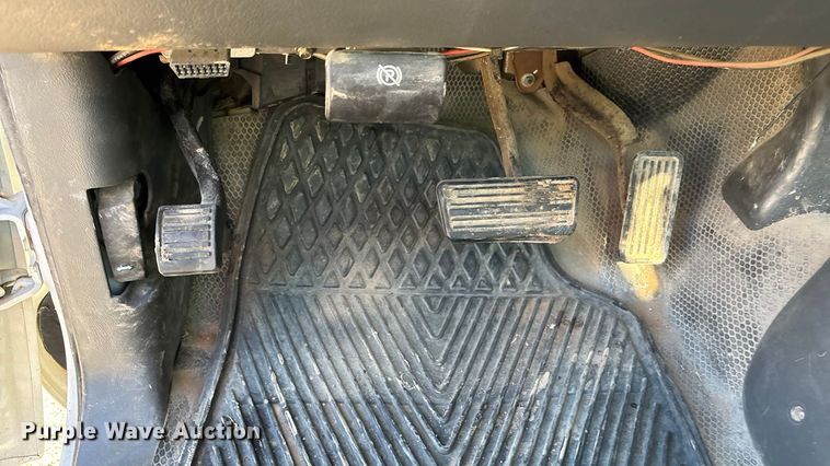 image for item EE4064 2004 Chevrolet Silverado 2500HD pickup truck