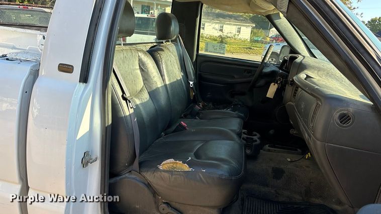 image for item EE4064 2004 Chevrolet Silverado 2500HD pickup truck