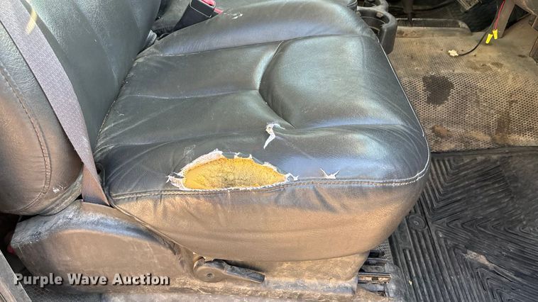 image for item EE4064 2004 Chevrolet Silverado 2500HD pickup truck