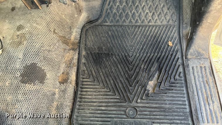 image for item EE4064 2004 Chevrolet Silverado 2500HD pickup truck