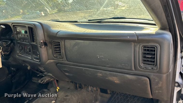 image for item EE4064 2004 Chevrolet Silverado 2500HD pickup truck