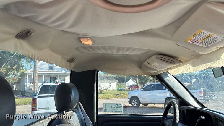 image for item EE4064 2004 Chevrolet Silverado 2500HD pickup truck