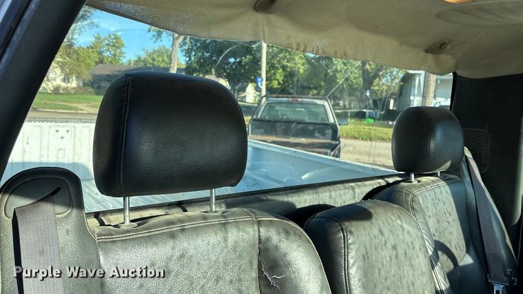 image for item EE4064 2004 Chevrolet Silverado 2500HD pickup truck