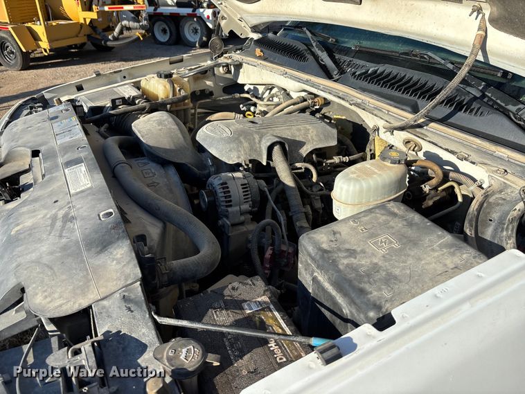 image for item EE4064 2004 Chevrolet Silverado 2500HD pickup truck