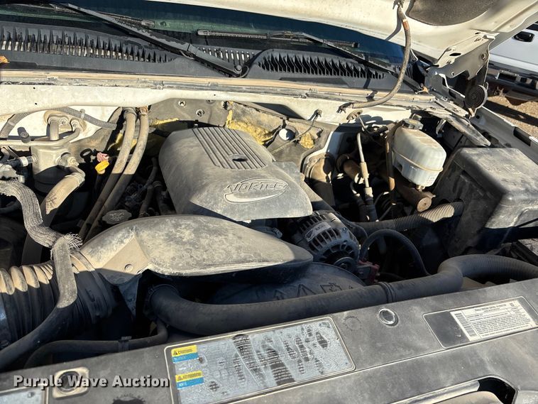 image for item EE4064 2004 Chevrolet Silverado 2500HD pickup truck