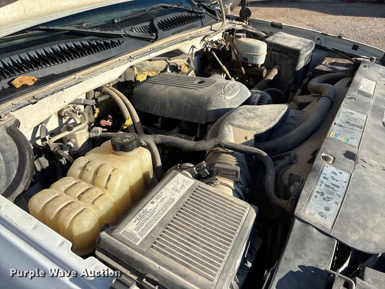 image for item EE4064 2004 Chevrolet Silverado 2500HD pickup truck