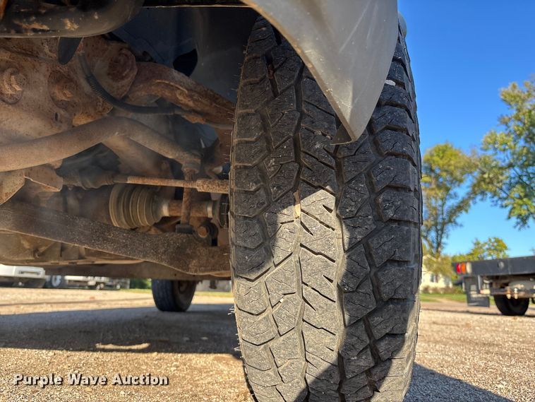 image for item EE4064 2004 Chevrolet Silverado 2500HD pickup truck