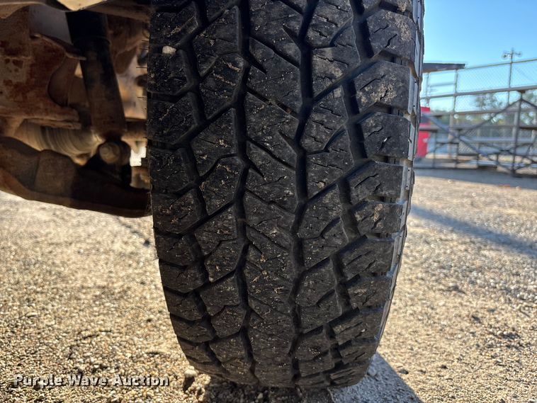 image for item EE4064 2004 Chevrolet Silverado 2500HD pickup truck