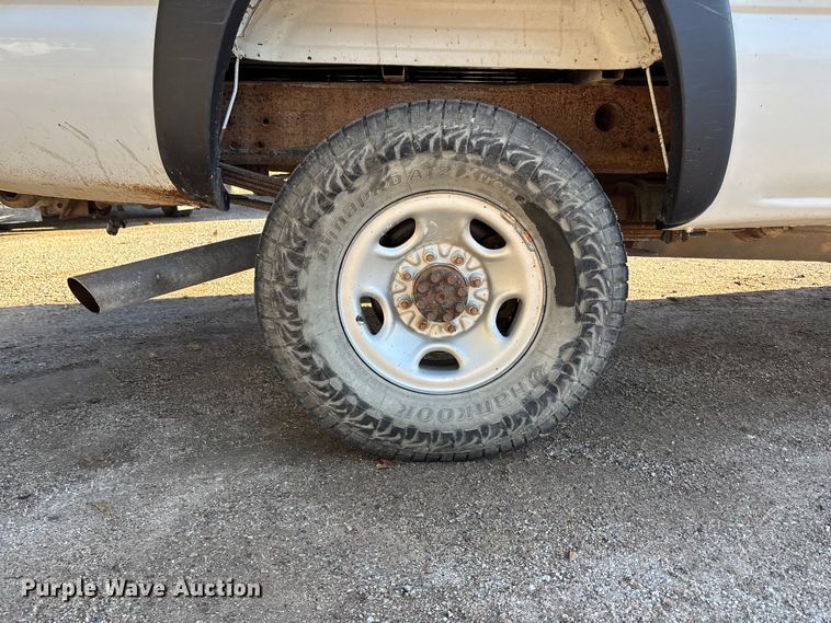 image for item EE4064 2004 Chevrolet Silverado 2500HD pickup truck