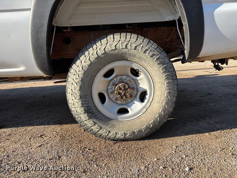 image for item EE4064 2004 Chevrolet Silverado 2500HD pickup truck