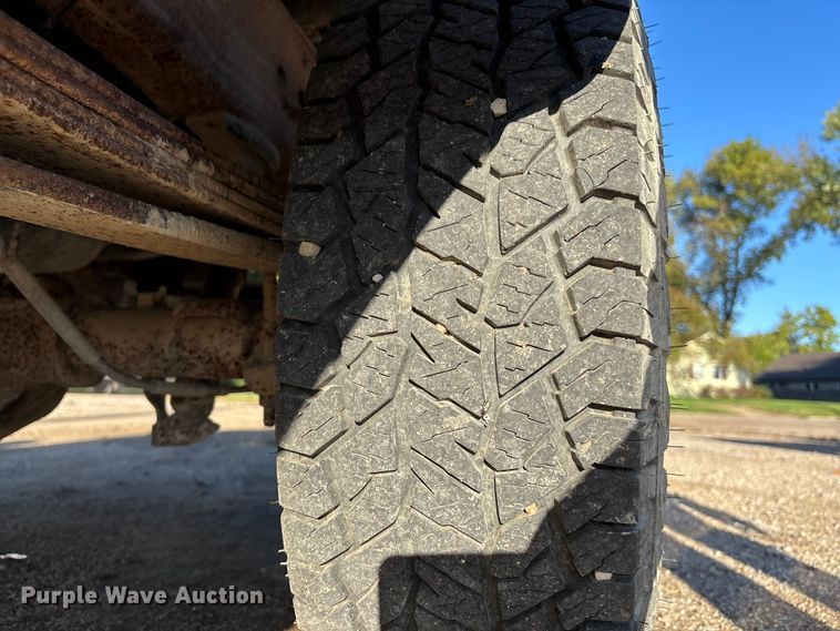 image for item EE4064 2004 Chevrolet Silverado 2500HD pickup truck