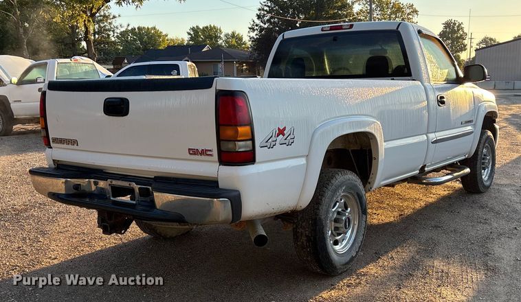 image for item EE4065 2006 GMC Sierra 2500HD pickup truck