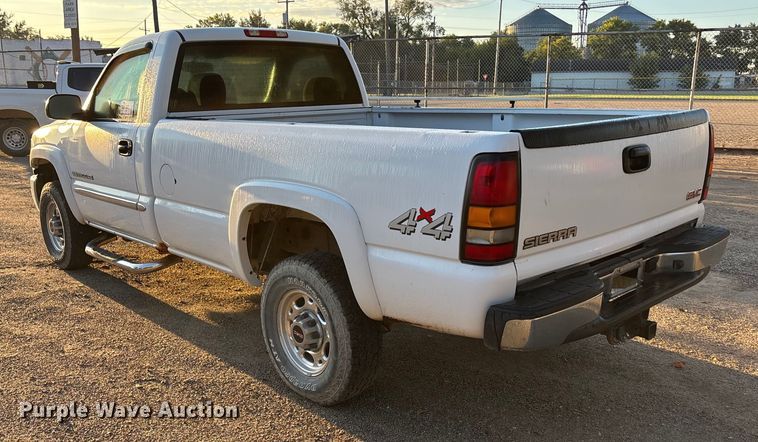 image for item EE4065 2006 GMC Sierra 2500HD pickup truck