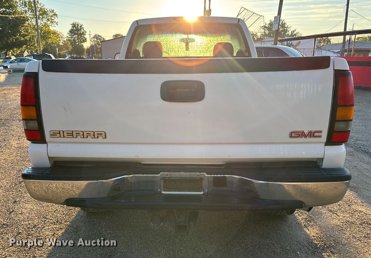 image for item EE4065 2006 GMC Sierra 2500HD pickup truck