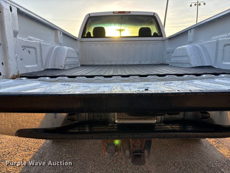 image for item EE4065 2006 GMC Sierra 2500HD pickup truck