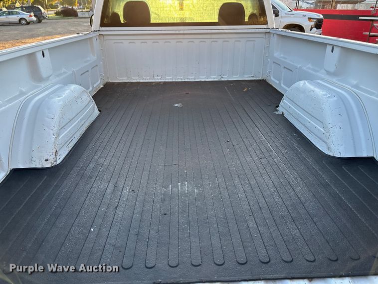 image for item EE4065 2006 GMC Sierra 2500HD pickup truck