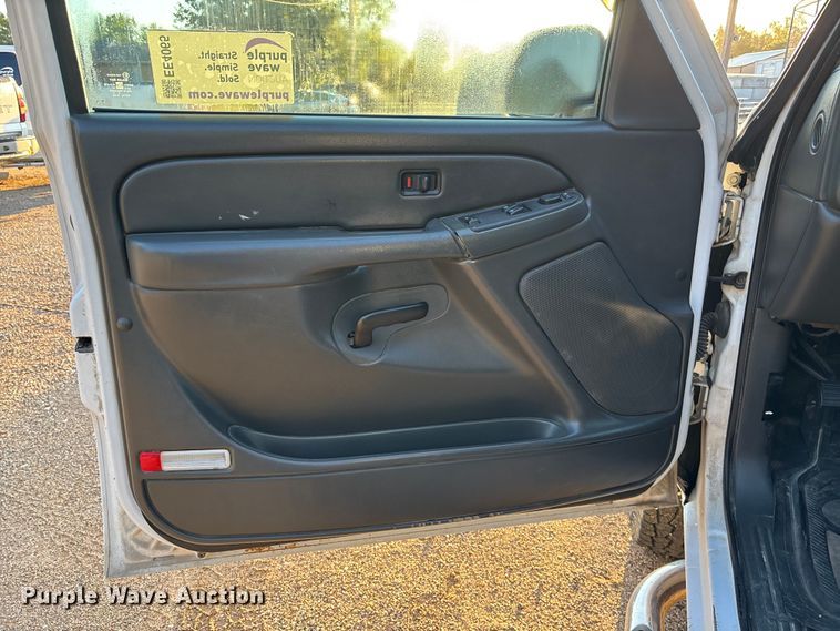 image for item EE4065 2006 GMC Sierra 2500HD pickup truck