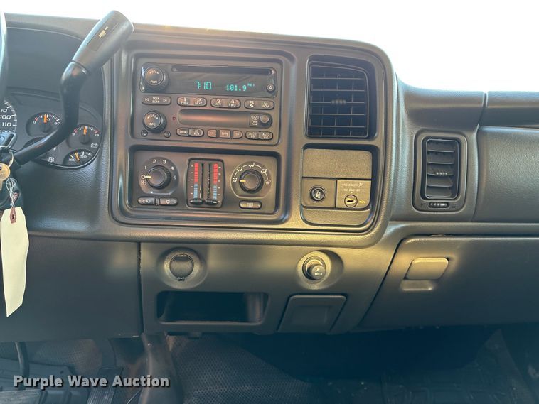 image for item EE4065 2006 GMC Sierra 2500HD pickup truck