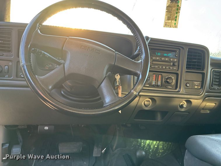 image for item EE4065 2006 GMC Sierra 2500HD pickup truck